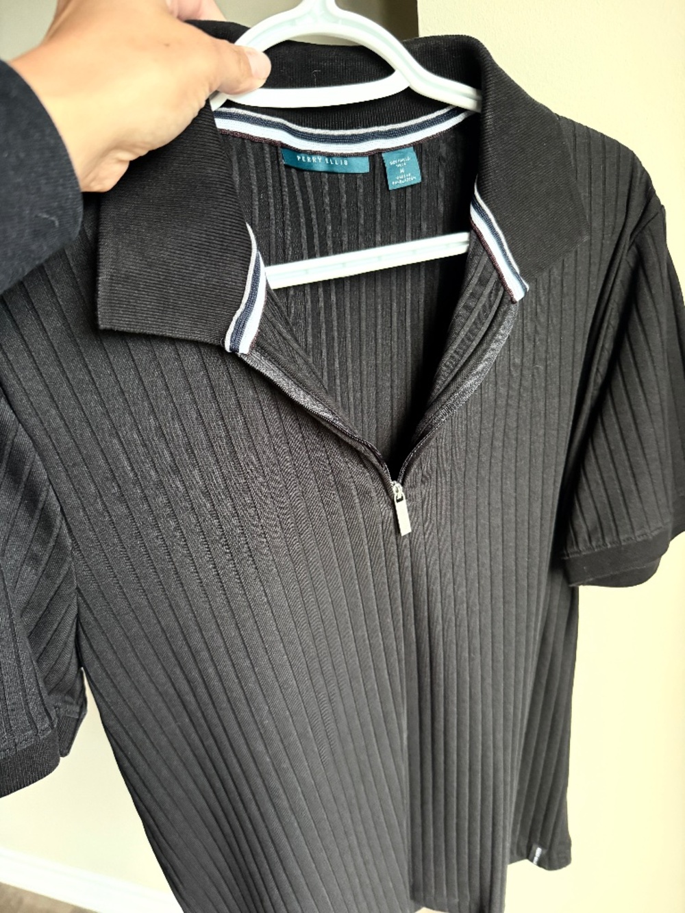 Perry Ellis’s men’s medium shirt